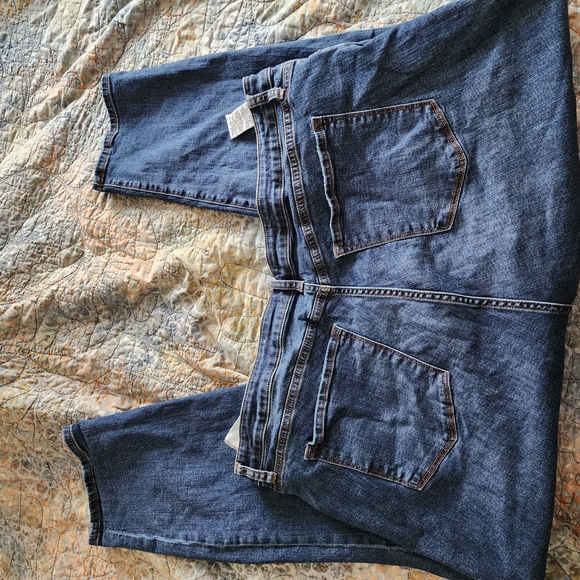 Plus Size Women's Blue Straight Leg Jeans with Classic Denim Texture - Picture 4 of 7